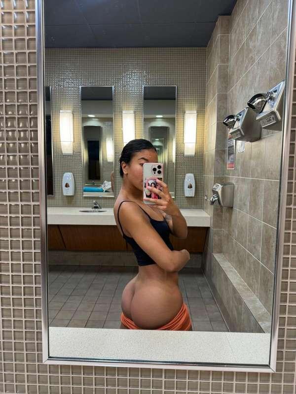 Just showing off my ASS 🔥