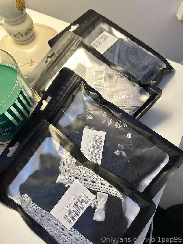 ⚠️新活动内裤盲盒！⚠️只剩一个 现在仅有四个图里的半盲盒，只需要30美金再加运费就可以获得其中一条！快来私信联系我吧🌸..