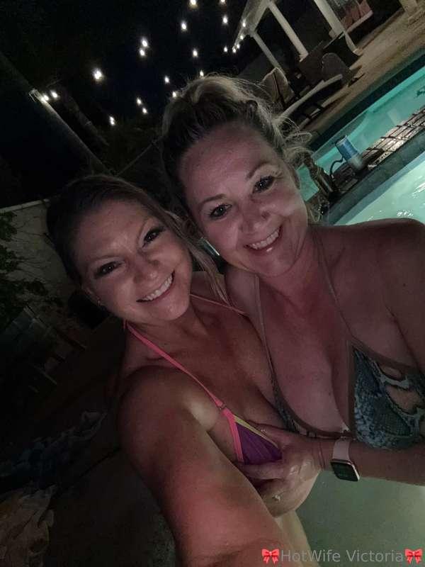 hot_wife_victoria image #0