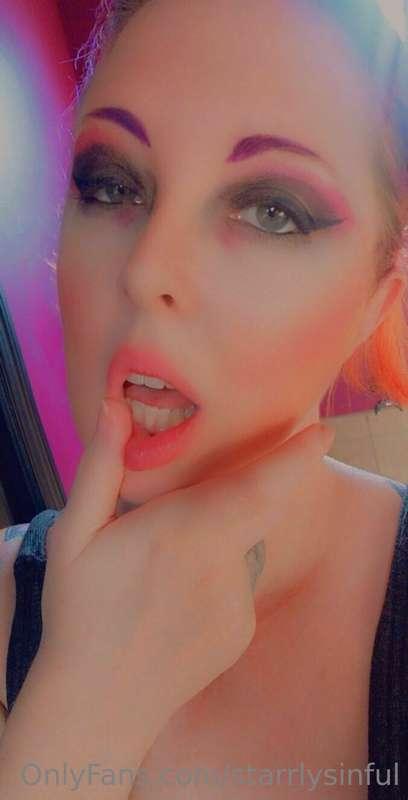I'll be streaming in a little bit on twitch. I have a new qu..