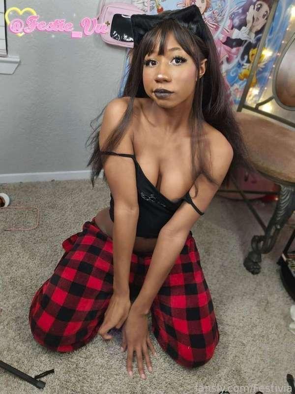 Pet me plz

#Egirl #Ebony #petite #gamergirl #nerdgirl #19yearsold 
