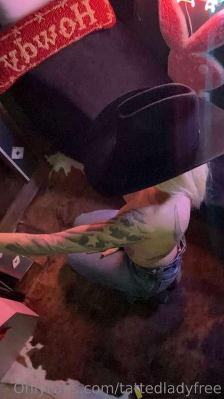 I posted fully uncensored photos of my titties on my VIP Onl..