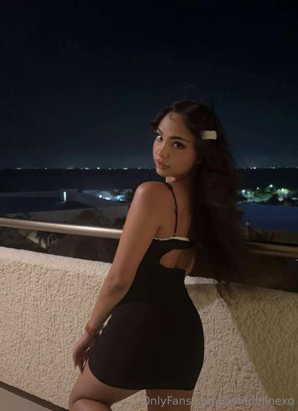 Dark thoughts, dark night, dark dress 🖤