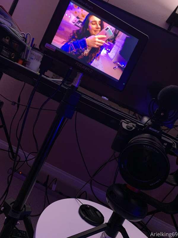 Super pumped to film with my new external monitor 😻 using ne..