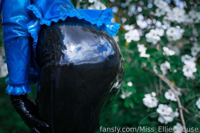 Sexy details of my latex outfit 💙 #fyp #latex #kinky #fetish #goddess #findom #nsfw
