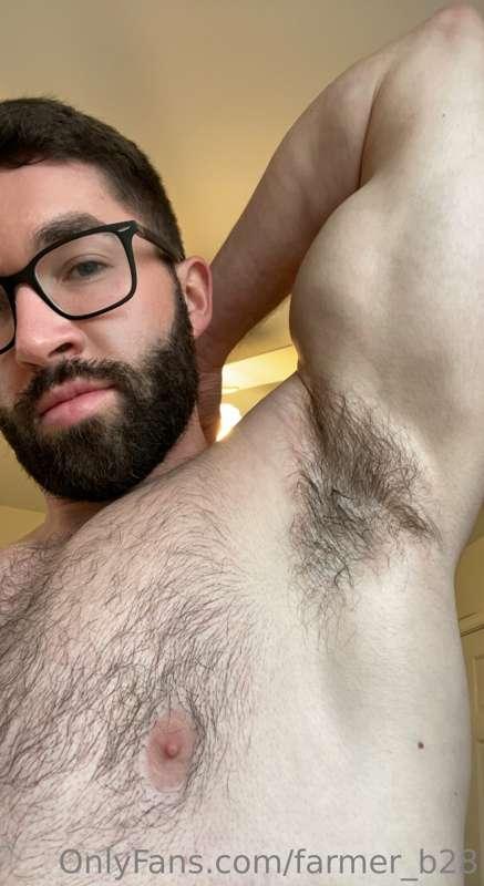 Who’s into after gym sweat? 😈