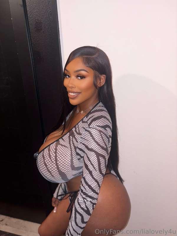 How do you like my outfit ‼️😏