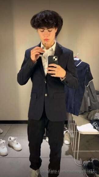 You into a guy in a suit? 😈🔥 I look pretty damn good in it, ..
