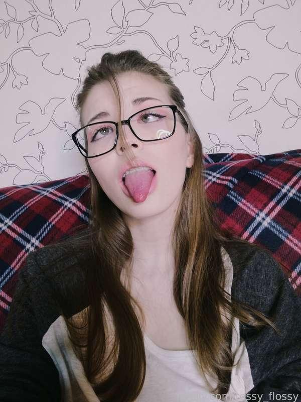 Does it look a little weird? lol

#ahegao #glasses #redhead #tongue #cute #egirl