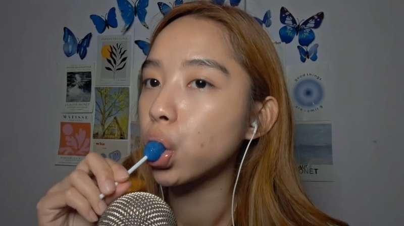 Lollipop nibbling & mic pumping video is uploaded 🫶🏻