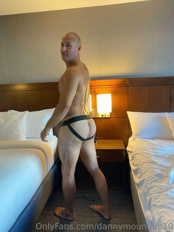 Are you looking at my fat butt 😈😈😈💥💥💥