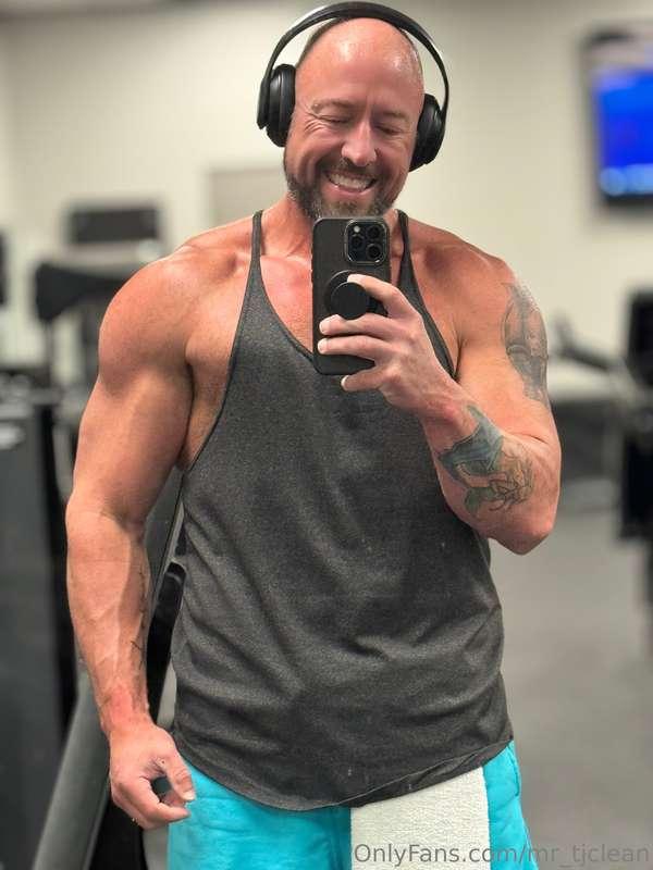 Wanna be my workout instead? 👅