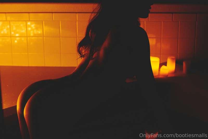 A little something for you to snack onSome nude tub silhouet..