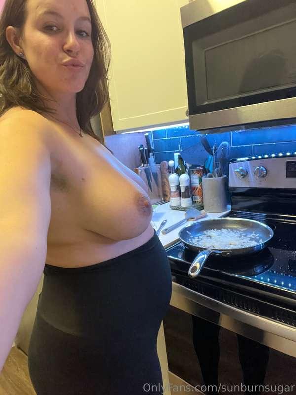 How I prefer to cook lately 🤰🏻 Titties are more comfortable ..