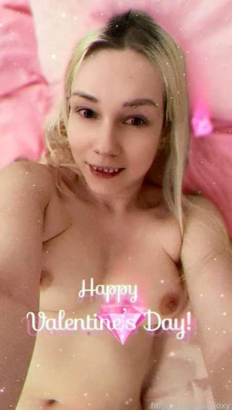 🏹💘 Happy V Day! 🏹💘

Follow and sub 
@LeaFoxy
 and be surrounded with love and passion all the year round! 😍💋

#vday #valentinesday #babygirl #naked #tightpussy #young #babyface #perkytits #petite #naturalbody 