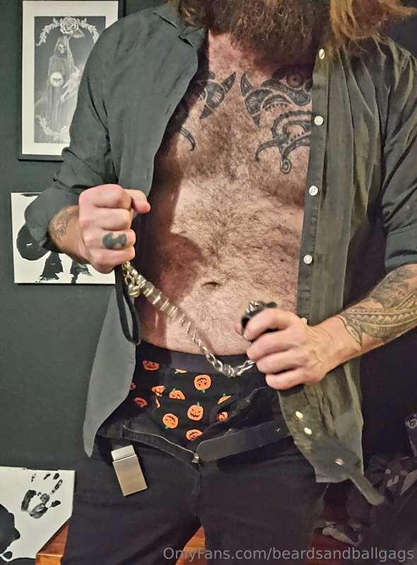 Who wants to get leashed up and be a good pet? 😏⛓️