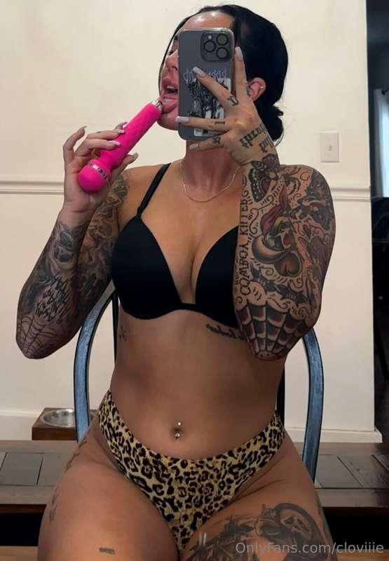 Wanna watch me masturbate and suck 🍆?