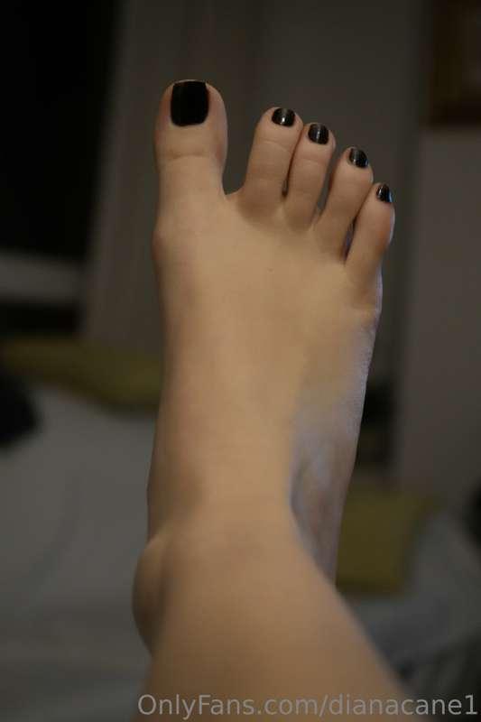The power of black toes😍 you like them?🤤

Like if you want m..