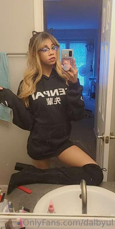 Hehe 🖤 I'm ur senpai, get on ur knees :3

Twitter: dalbyull✨..