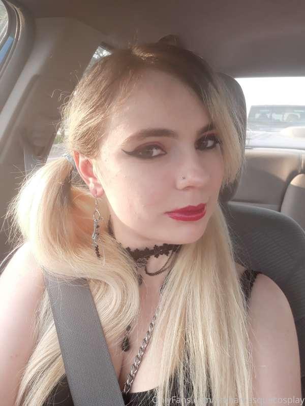 Went out bar-hopping with friends and alcohol makes me slutt..