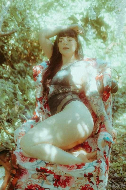 part 1 of 2 of this dreamy and lovely set shot by @ondreeah ..