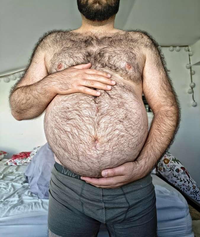 Say hello to my new size morning belly. I seriously feel so pregnant 🫃 I am so hungry I'd better feed that big baby boy🍼