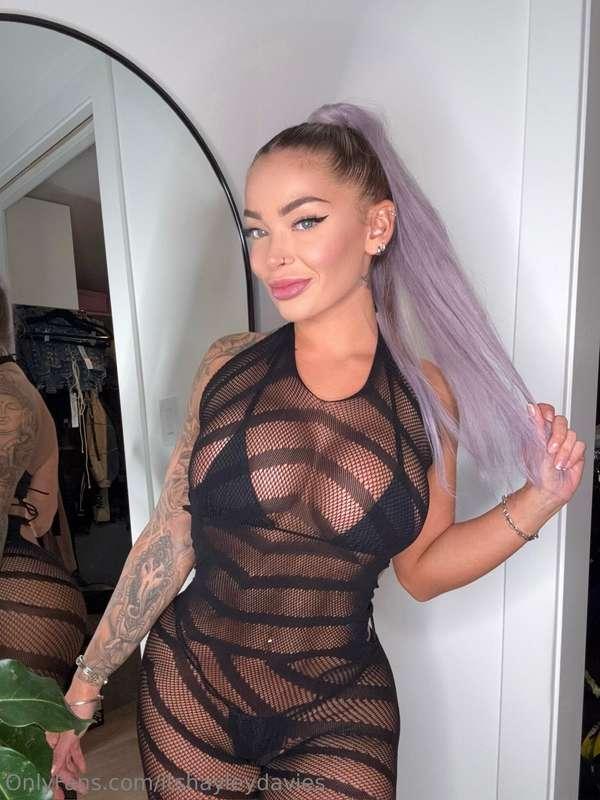 Do you like when i wear fishnets? It's easier access 😈💦