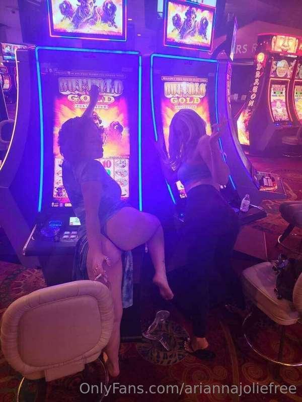 ariannajoliefree image #2