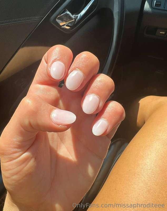 Nails looking prettttyyyy 🥰