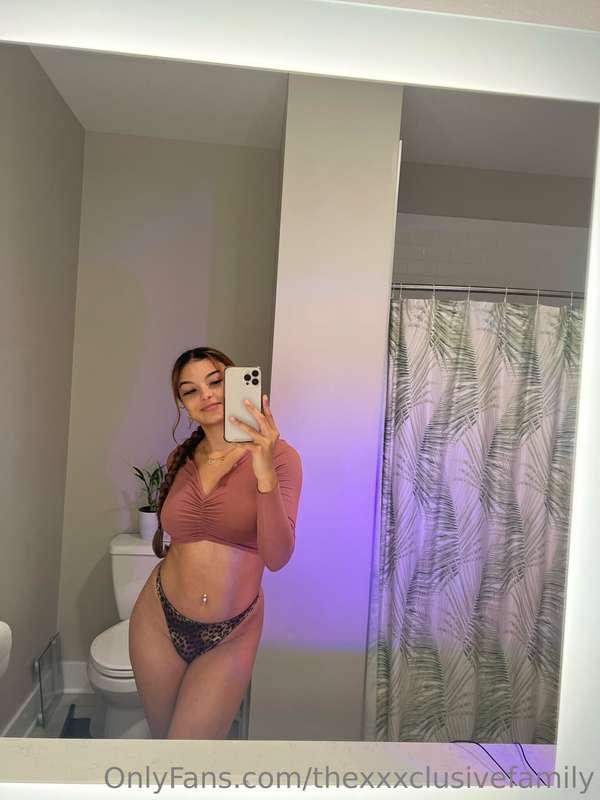 I take way too many pics in this bathroom😈