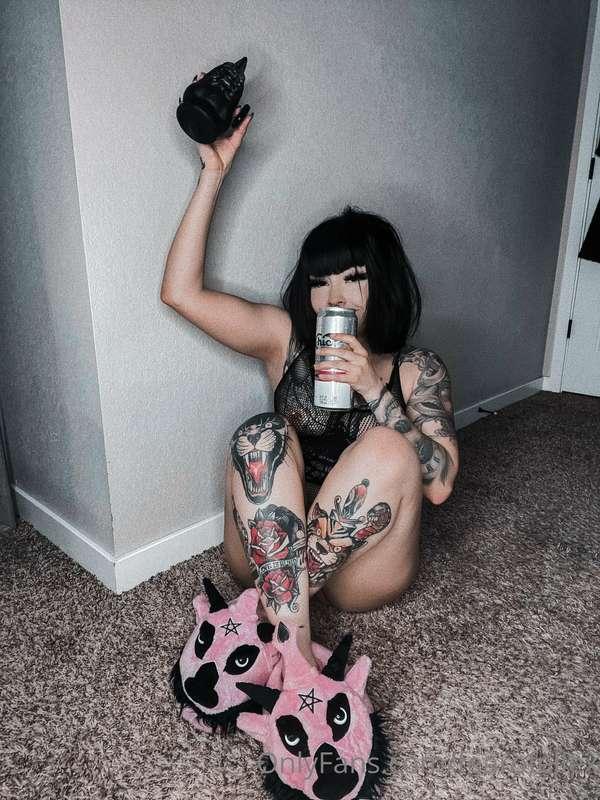 I got tipsy & made a super slutty solo video😋 Wanna see it??..