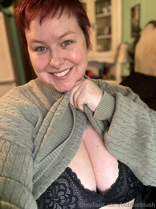 Should I post more of these casual selfies? No makeup, natur..