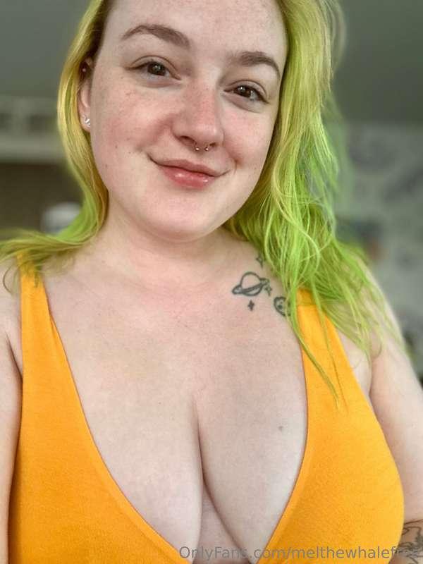No makeup but still cute😇 check out my no PPV page: @melthew..