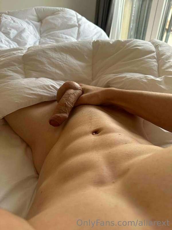 I'm online... let's play with out cocks