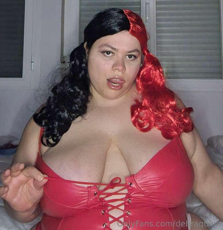 Harley Quinn te enseña las tetas 🤭