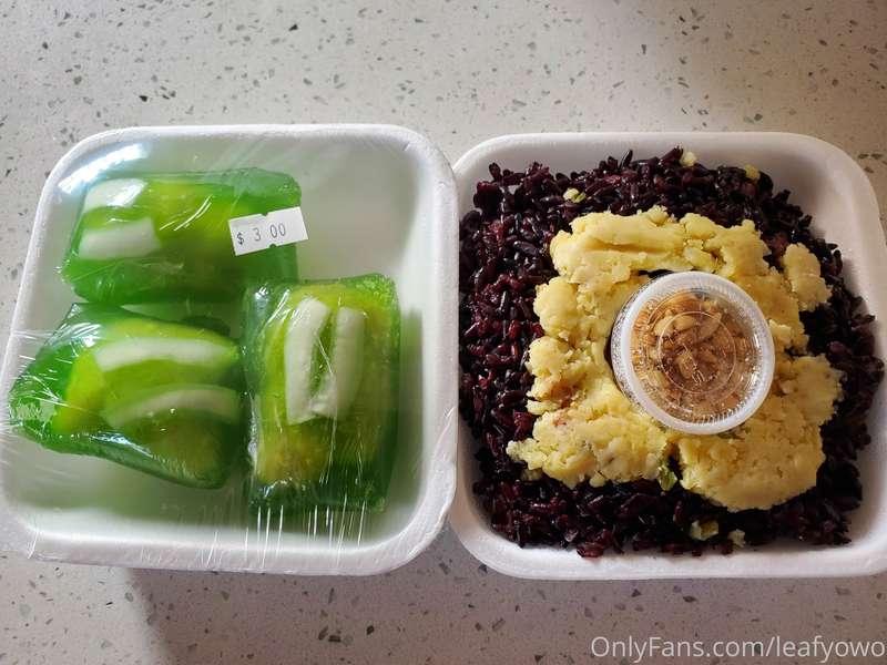 Vietnamese treats.
Coconut Jelly
Red Rice and mung bean, spr..