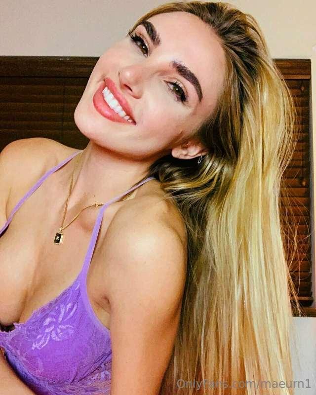 my **SLUTTY** old COLLEGE ROOMATE 💞 @misskenzieanne 💞 turned..