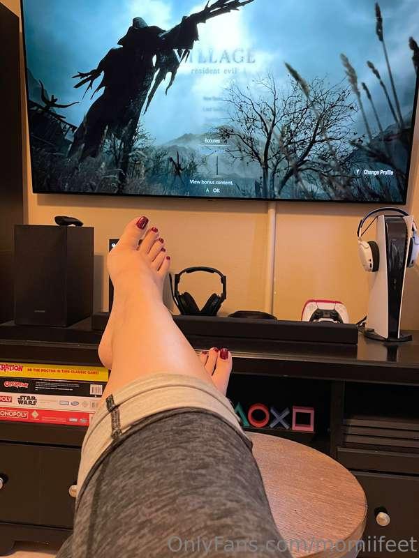 resident evil & foot rubs anyone?🖤