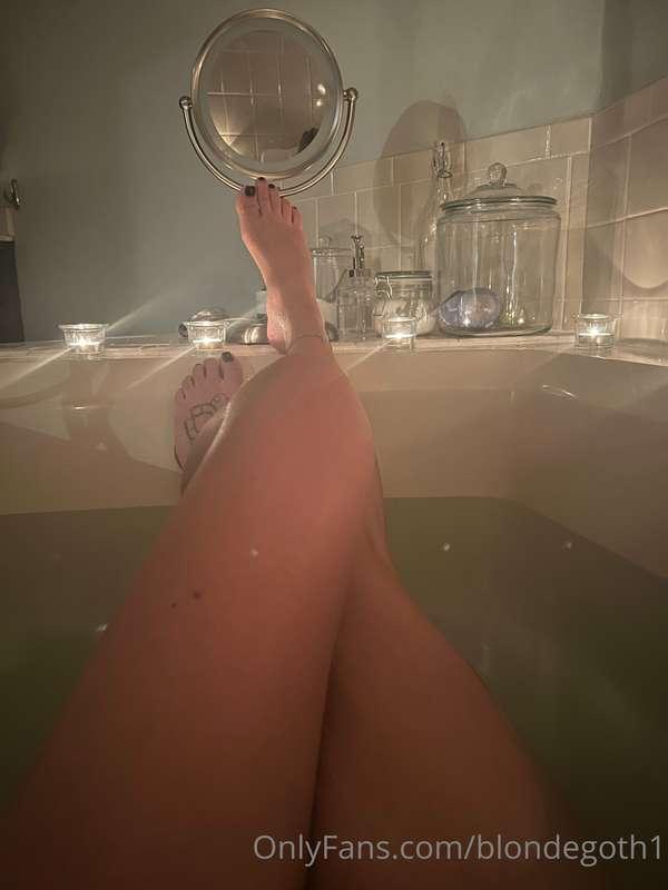 Saturday night vibes . ;)