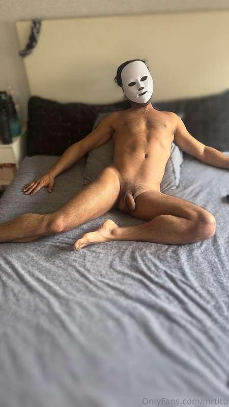 Would you like to play with me? With the mask on? I let you ..