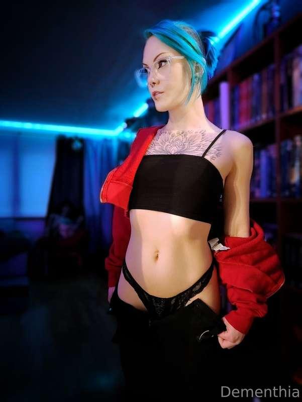 My red hoodie and butt are ready for adventures! 👑