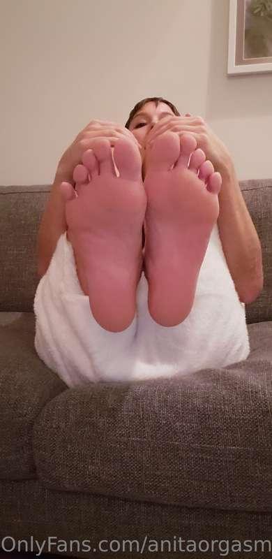 Can you give me a foot massage?