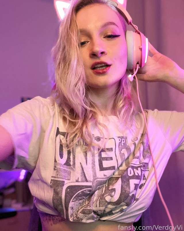 I'm a kawaii nerd girl🥰