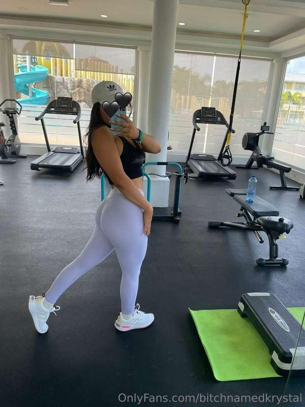 Zero days off—even on vacay. Building for BBC 💪🏼