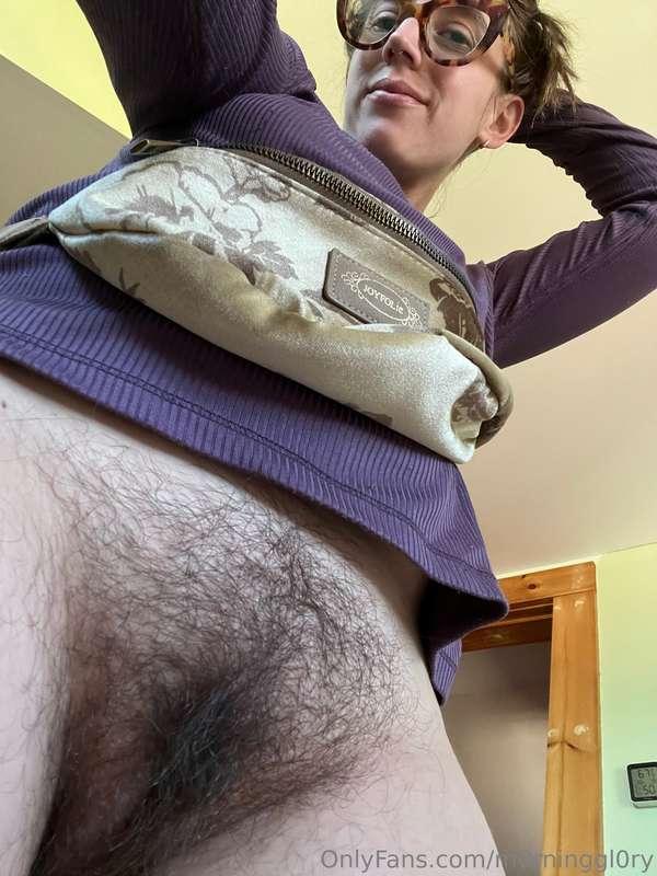 I always have time to tease you with my bush 😈