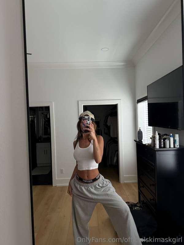 These sweatpants are givingggg ✨ 