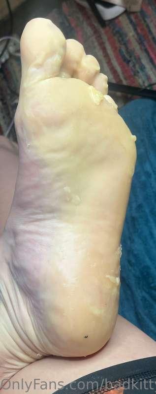 So much fun playing with wax on my feet and wiggling it off ..