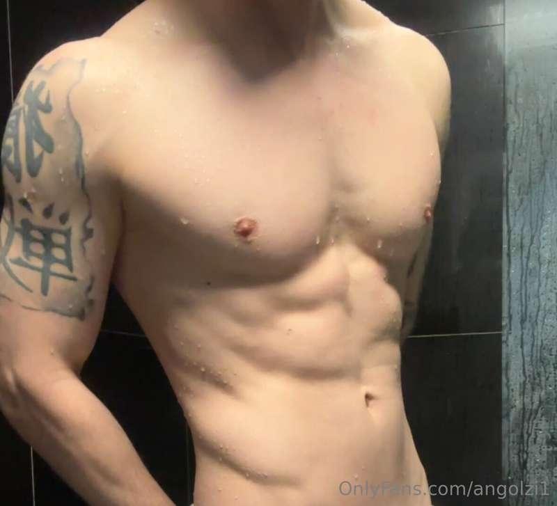 Posing with towel 🥵