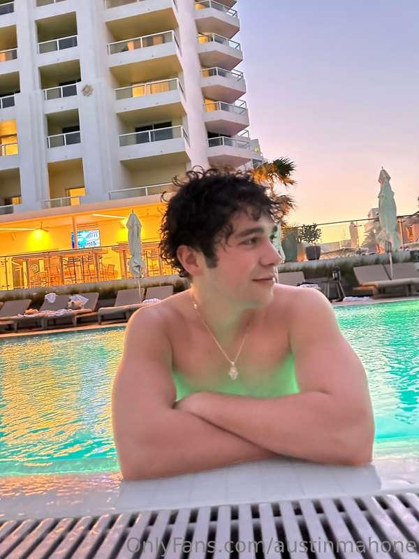Come take a swim with me 😎
