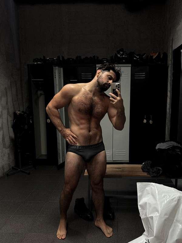 Shower posing 🪵💪🏻🐻 #fitboy #shredded #hairyman #bearded #alpha #master